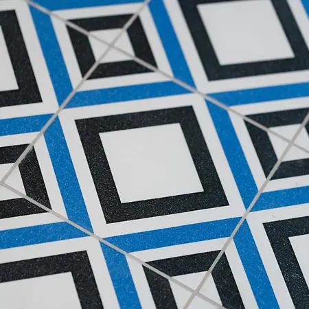 Elvis Nest ネア・ムダニア